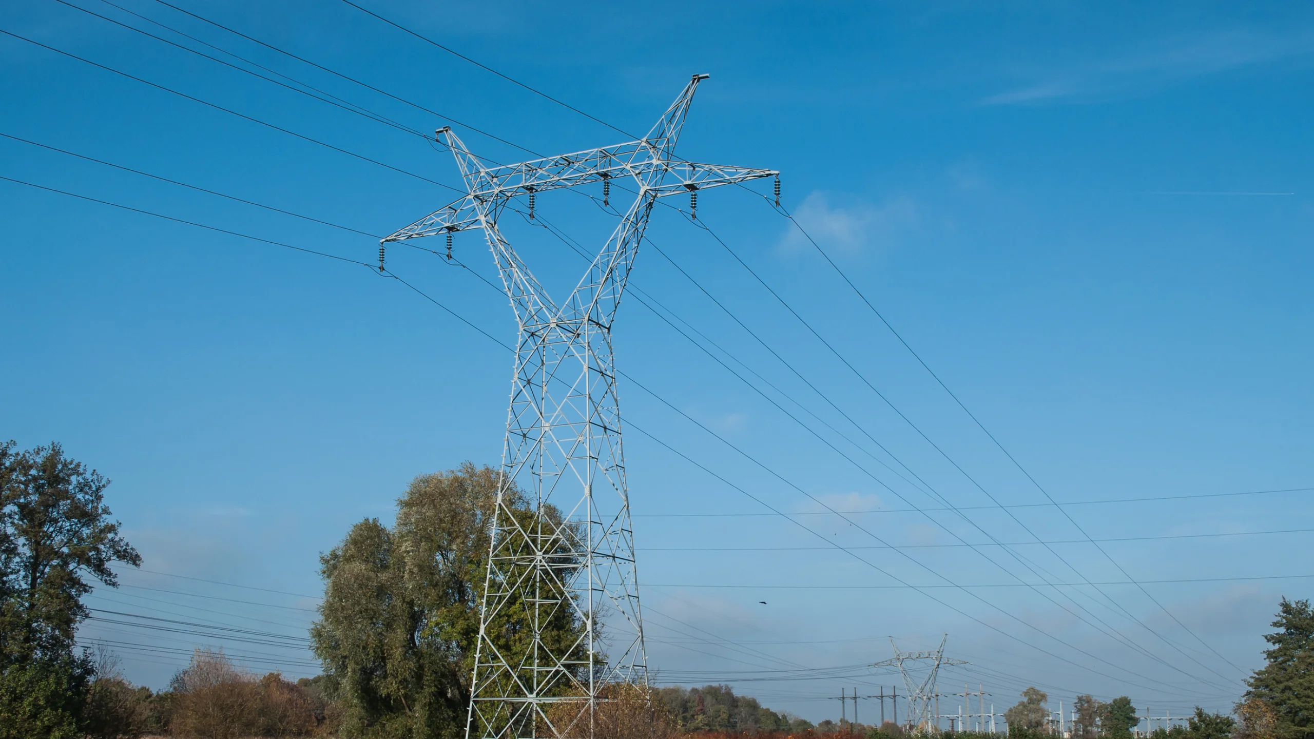 Pylon Inspection Photogrammétrie : inspection d'un pylône électrique par drone - Drone ...